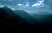 Tatry, z lewej Swinica, w dole Dolina Cicha, Slowacja.