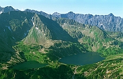 Tatry lato, Dolina Pieciu Stawow Polskich, Przedni i Wielki Staw, Miedziane i jego polnocna grzeda, zwana czasami Miedziany Kostur. Liptowskie Mury, Posrednia Gran i Koprowy.