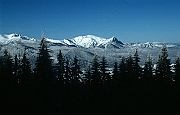 Tatry, zima, panorama z Glodowki, Giewont i Czerwone Wierchy.