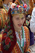 XXXV Miedzynarodowy Festiwal Folkloru Ziem Gorskich Zakopane 15-24 sierpnia 2003. Korowod zespolow festiwalowych - Bulgaria