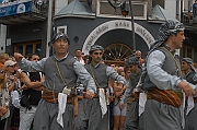 XXXV Miedzynarodowy Festiwal Folkloru Ziem Gorskich Zakopane 15-24 sierpnia 2003. Korowod zespolow festiwalowych.