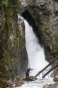 Tatry, jesien, Wodogrzmoty Mickiewicza, canyoning, cwiczenia TOPR w ratownictwie. Ratownik TOPR - Jacek Bronski.