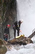 Tatry, jesien, Wodogrzmoty Mickiewicza, canyoning, cwiczenia TOPR w ratownictwie. Ratownik TOPR - Jacek Bronski i Sebastian Szadkowski.