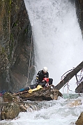 Tatry, jesien, Wodogrzmoty Mickiewicza, canyoning, cwiczenia TOPR w ratownictwie. Ratownik TOPR - Jacek Bronski i Sebastian Szadkowski.