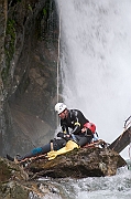 Tatry, jesien, Wodogrzmoty Mickiewicza, canyoning, cwiczenia TOPR w ratownictwie. Ratownik TOPR - Jacek Bronski i Sebastian Szadkowski.