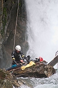 Tatry, jesien, Wodogrzmoty Mickiewicza, canyoning, cwiczenia TOPR w ratownictwie. Ratownik TOPR - Jacek Bronski i Sebastian Szadkowski.