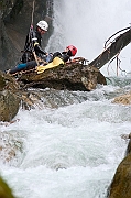 Tatry, jesien, Wodogrzmoty Mickiewicza, canyoning, cwiczenia TOPR w ratownictwie. Ratownik TOPR - Jacek Bronski i Sebastian Szadkowski.