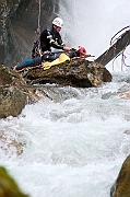 Tatry, jesien, Wodogrzmoty Mickiewicza, canyoning, cwiczenia TOPR w ratownictwie. Ratownik TOPR - Jacek Bronski i Sebastian Szadkowski.