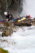 Tatry, jesien, Wodogrzmoty Mickiewicza, canyoning, cwiczenia TOPR w ratownictwie. Ratownik TOPR - Jacek Bronski i Sebastian Szadkowski.