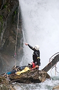 Tatry, jesien, Wodogrzmoty Mickiewicza, canyoning, cwiczenia TOPR w ratownictwie. Ratownik TOPR - Jacek Bronski i Sebastian Szadkowski.