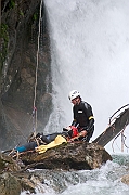 Tatry, jesien, Wodogrzmoty Mickiewicza, canyoning, cwiczenia TOPR w ratownictwie. Ratownik TOPR - Jacek Bronski i Sebastian Szadkowski.