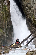 Tatry, jesien, Wodogrzmoty Mickiewicza, canyoning, cwiczenia TOPR w ratownictwie. Ratownik TOPR - Jacek Bronski i Sebastian Szadkowski.