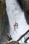 Tatry, jesien, Wodogrzmoty Mickiewicza, canyoning, cwiczenia TOPR w ratownictwie. Ratownik TOPR - Jacek Bronski i Sebastian Szadkowski.