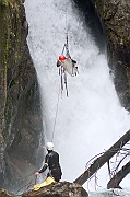 Tatry, jesien, Wodogrzmoty Mickiewicza, canyoning, cwiczenia TOPR w ratownictwie. Ratownik TOPR - Jacek Bronski i Sebastian Szadkowski.