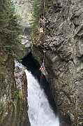 Tatry, jesien, Wodogrzmoty Mickiewicza, canyoning, cwiczenia TOPR w ratownictwie. Ratownik TOPR - Grzesiek Bargiel i Sebastian Szadkowski.