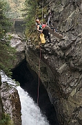 Tatry, jesien, Wodogrzmoty Mickiewicza, canyoning, cwiczenia TOPR w ratownictwie. Ratownik TOPR - Grzesiek Bargiel i Sebastian Szadkowski.