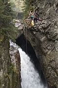 Tatry, jesien, Wodogrzmoty Mickiewicza, canyoning, cwiczenia TOPR w ratownictwie. Ratownik TOPR - Grzesiek Bargiel i Sebastian Szadkowski.