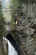 Tatry, jesien, Wodogrzmoty Mickiewicza, canyoning, cwiczenia TOPR w ratownictwie. Ratownik TOPR - Grzesiek Bargiel i Sebastian Szadkowski.