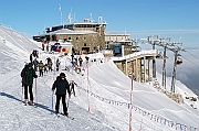 Tatry , zima, Kasprowy Wierch, budynek PKL, kolej linowa na Kasprowy Wierch i zmodernizowany wyciag krzeselkowy z Kotla Gasienicowego.