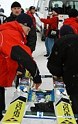 Puchar Swiata w skokach Zakopane 18.01.2004. Przygotowania do skokow w polskiej ekipie.