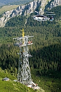 19.08.2007 Tatry , Kasprowy Wierch , remont kolejki linowej , montaz lozy na podporach. N/z smiglowiec Kamow K32 przenosi do Zakopanego zbedne czesci . Montaz na 6 podporze.
Fot. Marcin Jozefowicz/REPORTER