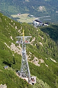 19.08.2007 Tatry , Kasprowy Wierch , remont kolejki linowej , montaz lozy na podporach. N/z smiglowiec Kamow K32 przenosi do Zakopanego zbedne czesci . Montaz na 6 podporze.
Fot. Marcin Jozefowicz/REPORTER