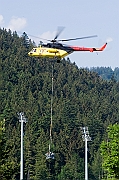 Tatry, PKL, 6 czerwca 2007. Modernizacja koleji linowej na Kasprowy Wierch, smiglowiec Mi-171 transportuje elementy podpor na Kasprowy Wierch.
Fot. Marcin Jozefowicz