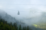 Tatry, PKL, 5 czerwca 2007. Modernizacja koleji linowej na Kasprowy Wierch, kolejka nadal kursuje jako dzwig na gornym odcinku, pomagajac w transporcie sprzetu.
Fot. Marcin Jozefowicz